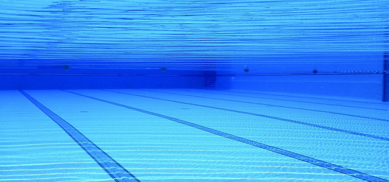 swimming-pool-504780_1280